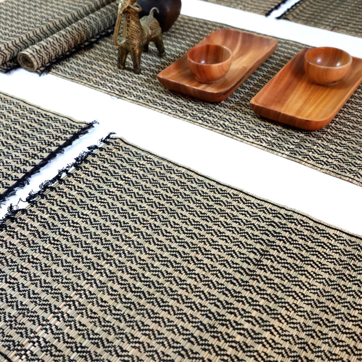 Handmade Dining Table Mats and Table Runner in Black (Set of 6/4) | Eco Friendly Tableware Sustainably Handwoven from Natural Grass