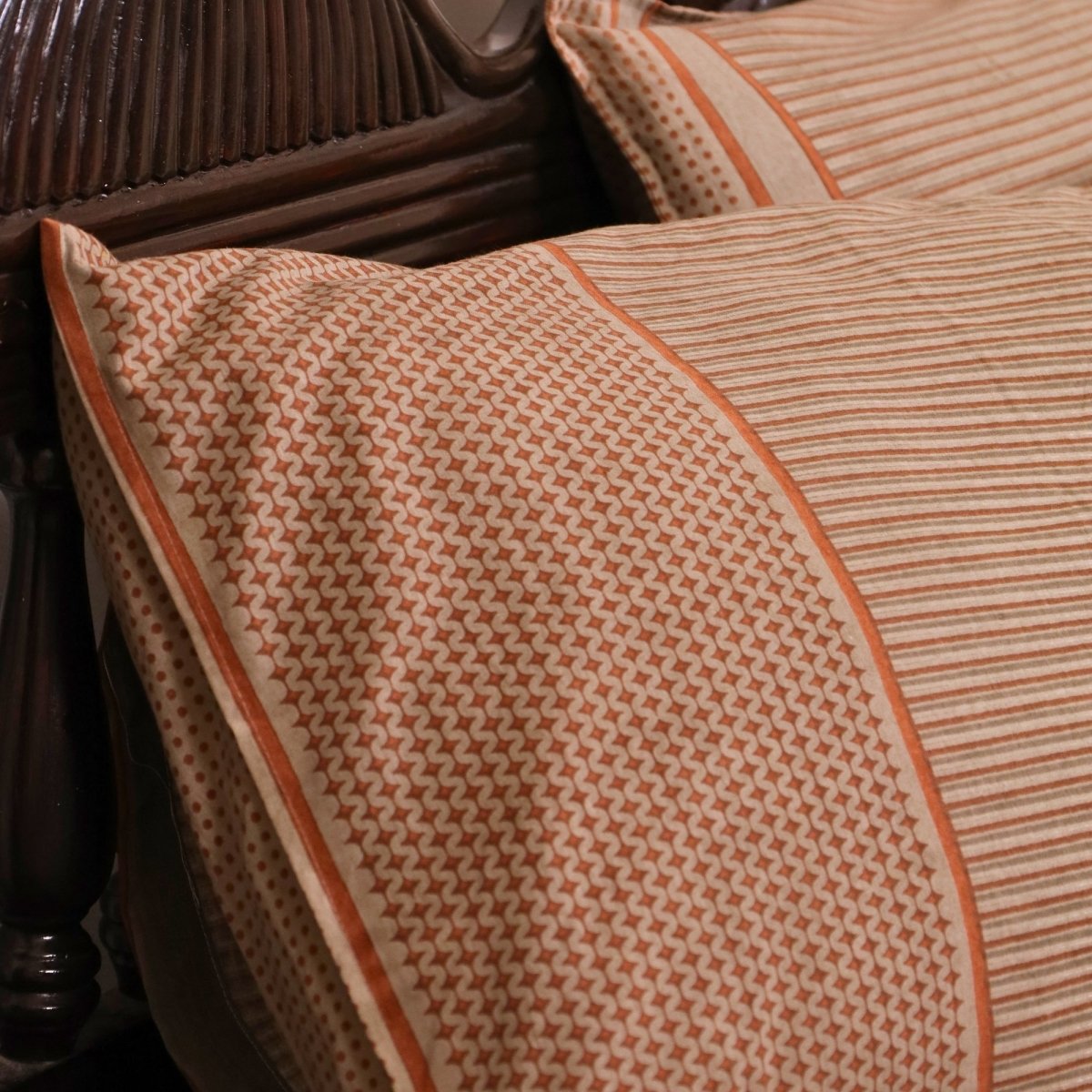 Taupe & Wine Textured Cotton Bedsheet with Pillow Cover | Marigold Collection