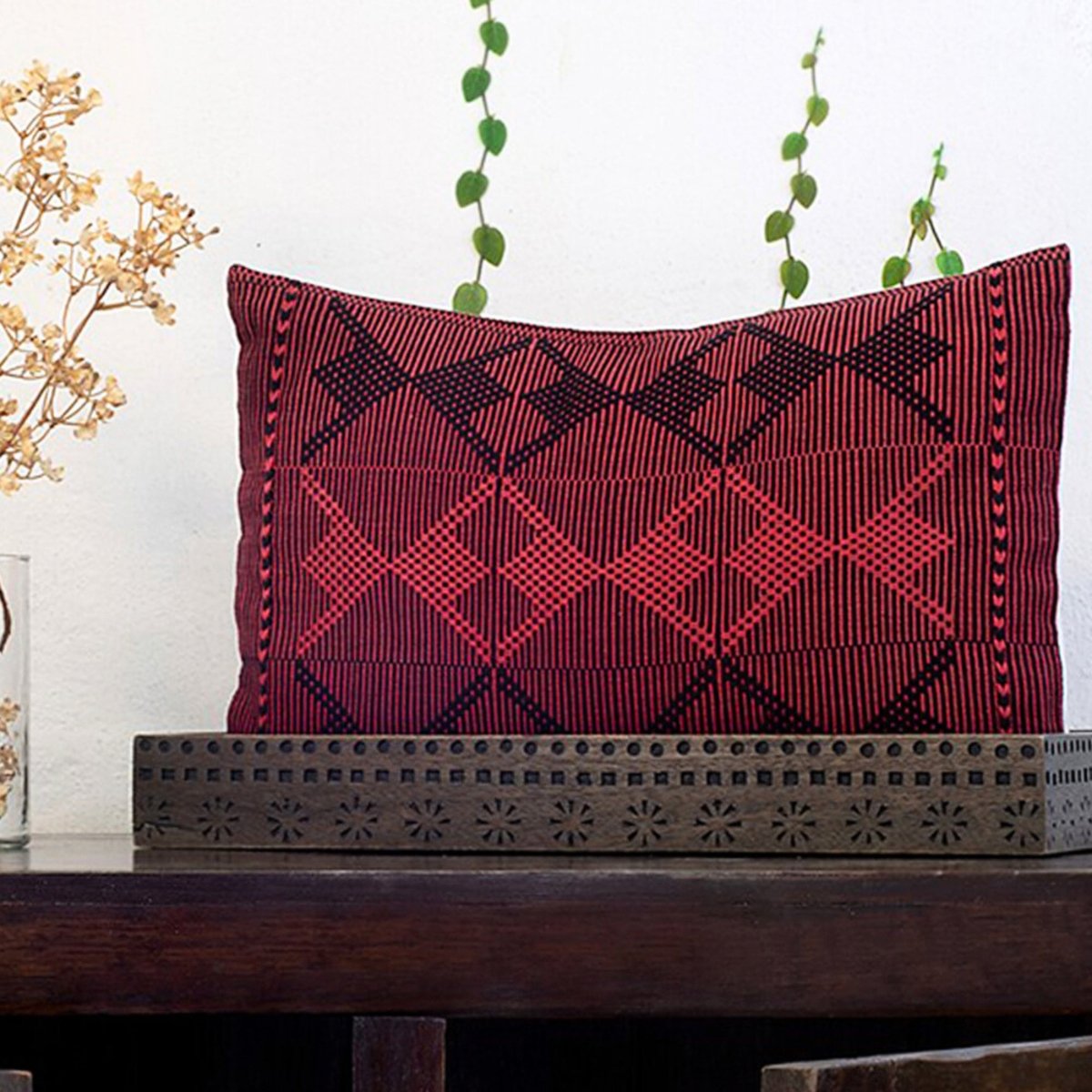 Sleek Elegance: Black & Red Arrowhead Rectangular Cushion Cover