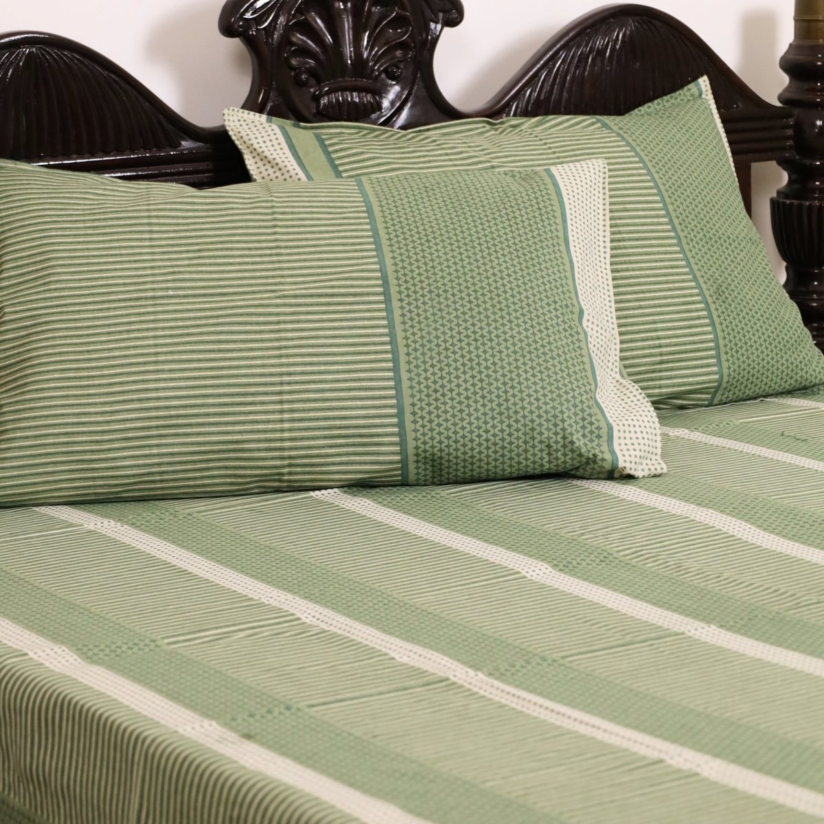 Fern Green & Off White Textured Cotton Bedsheet with Pillow Cover | Marigold Collection
