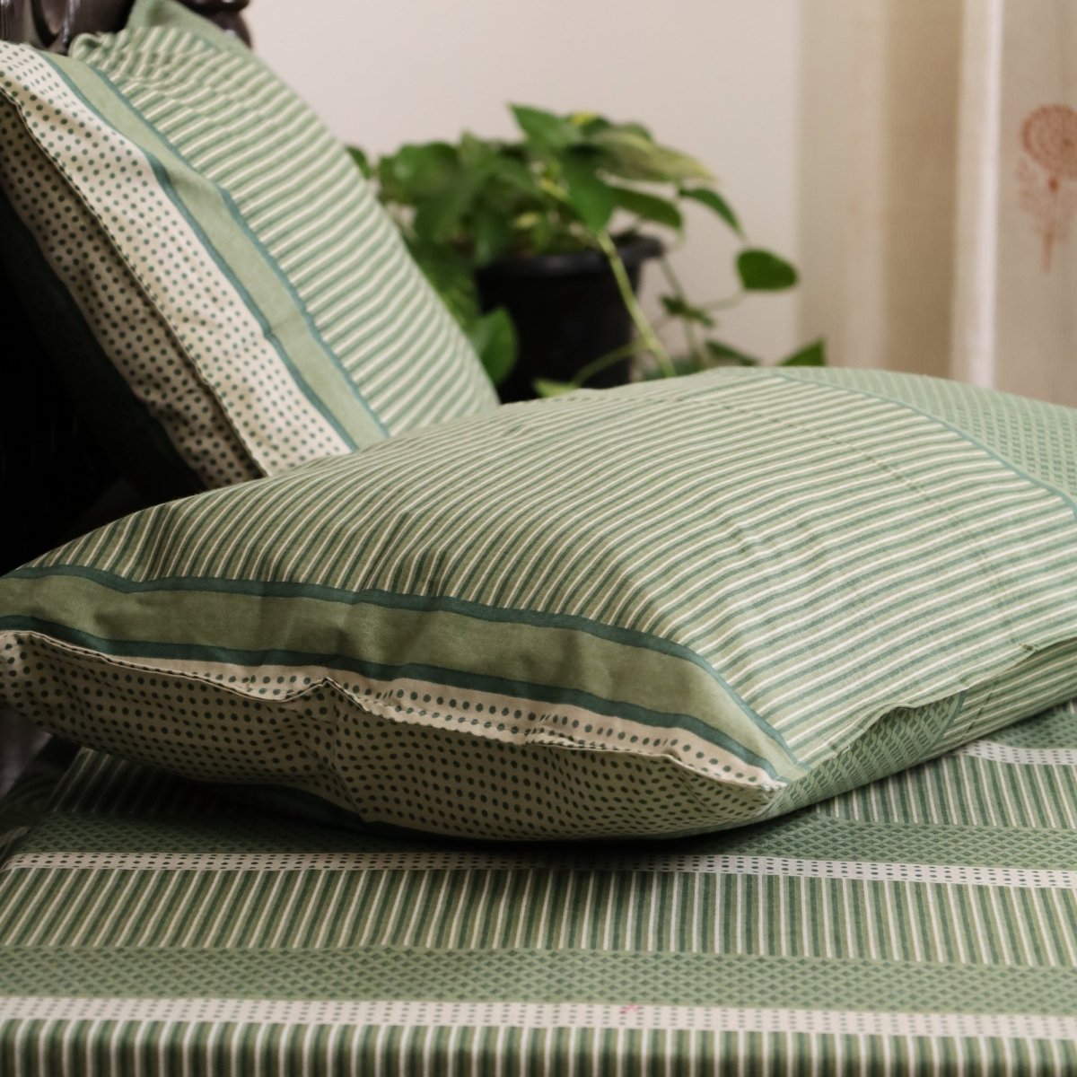 Fern Green & Off White Textured Cotton Bedsheet with Pillow Cover | Marigold Collection