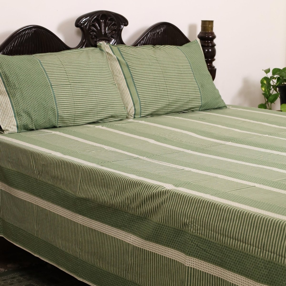 Fern Green & Off White Textured Cotton Bedsheet with Pillow Cover | Marigold Collection