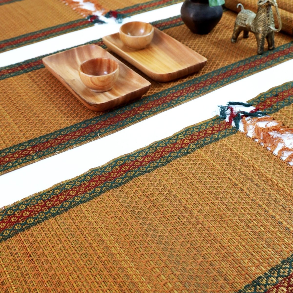 Handmade Dining Table Mats and Table Runner in Rust and Green (Set of 6/4) | Eco Friendly Tableware Sustainably Handwoven from Natural Grass