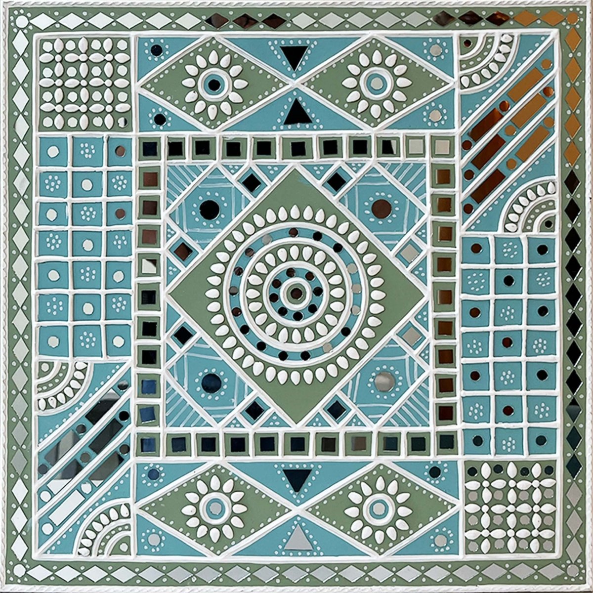 Beautiful Lippan Art Piece of Mirror & Clay Made By Artisans 