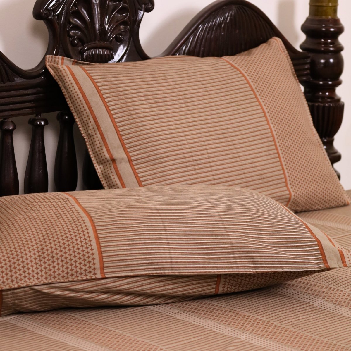 Taupe & Wine Textured Cotton Bedsheet with Pillow Cover | Marigold Collection