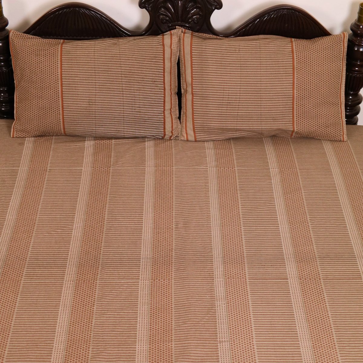 Taupe & Wine Textured Cotton Bedsheet with Pillow Cover | Marigold Collection