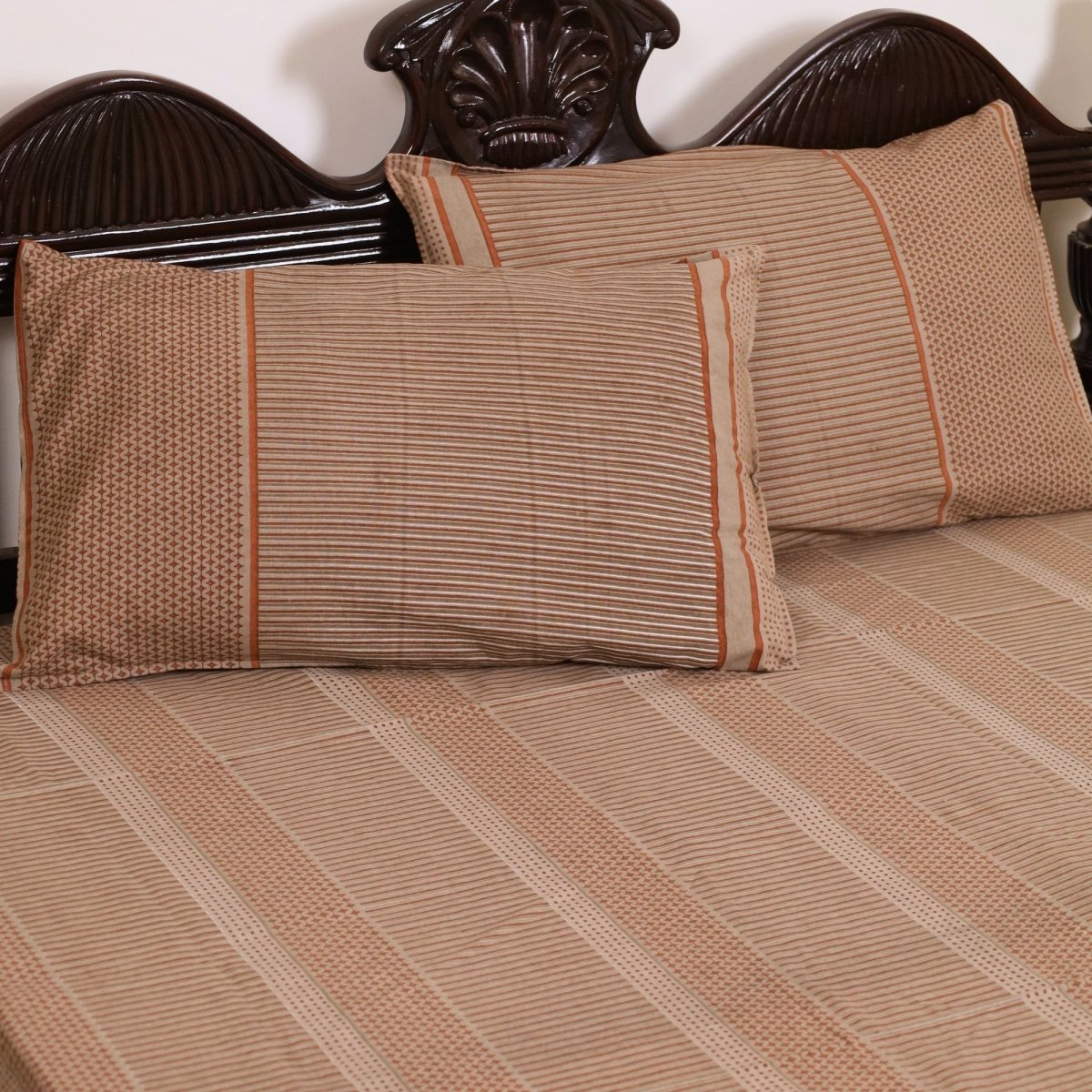 Taupe & Wine Textured Cotton Bedsheet with Pillow Cover | Marigold Collection